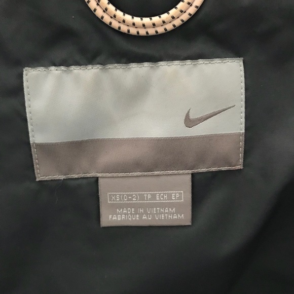 Sleek Nike silver puffer coat w/ detachable hood. - Picture 3 of 6